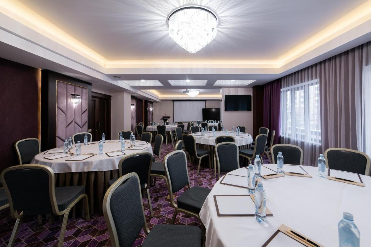 Orient Hotel Bishkek Exterior photo