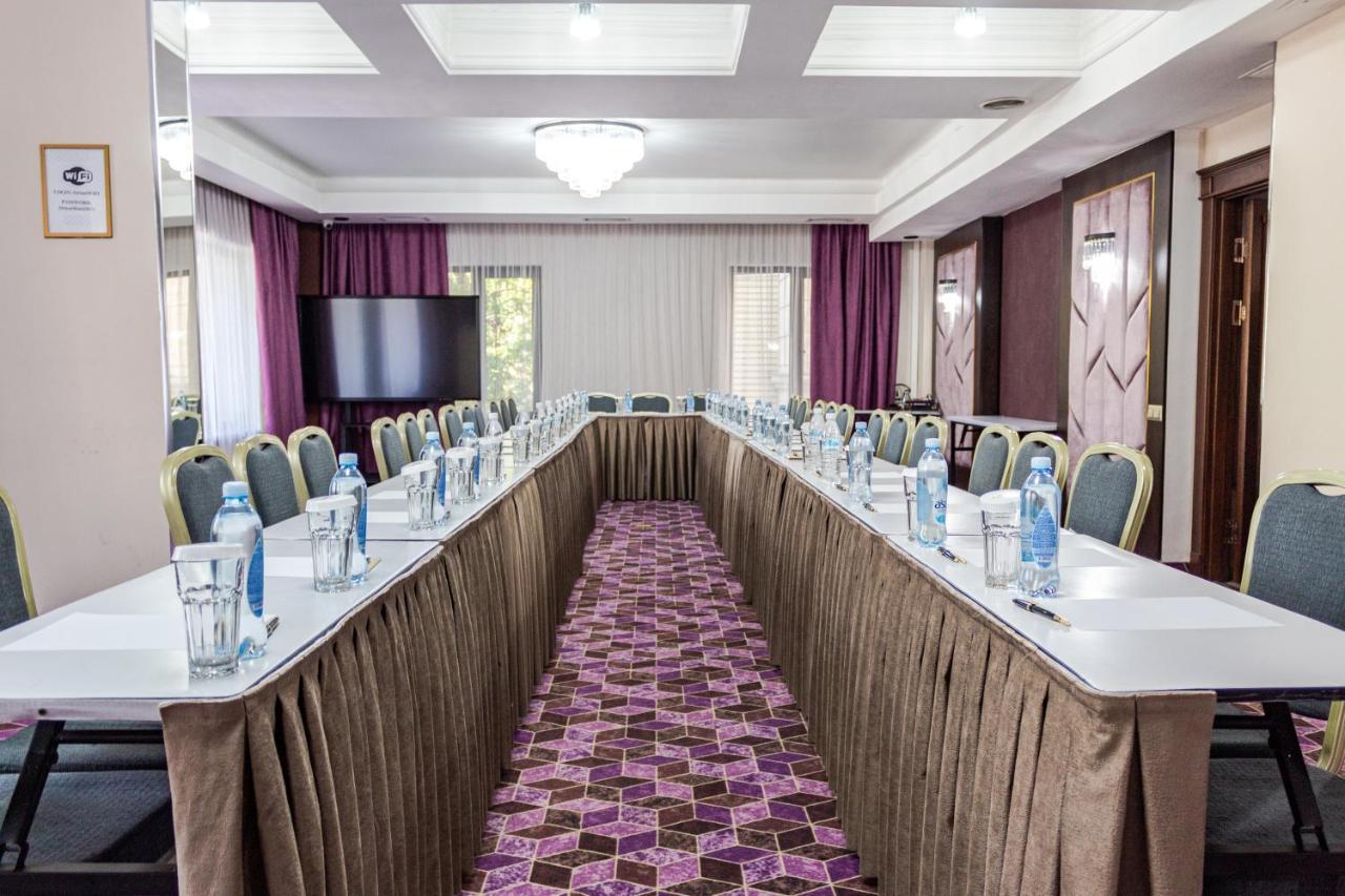 Orient Hotel Bishkek Exterior photo